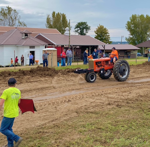 Tractor pull 1